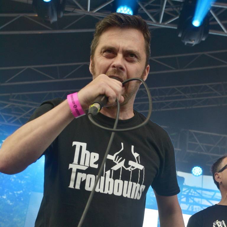 Tři sestry zamířili do Plzně, zazpíval i frontman Plexis
