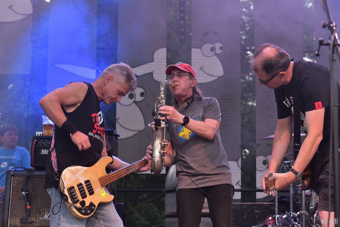 Tři sestry zamířili do Plzně, zazpíval i frontman Plexis