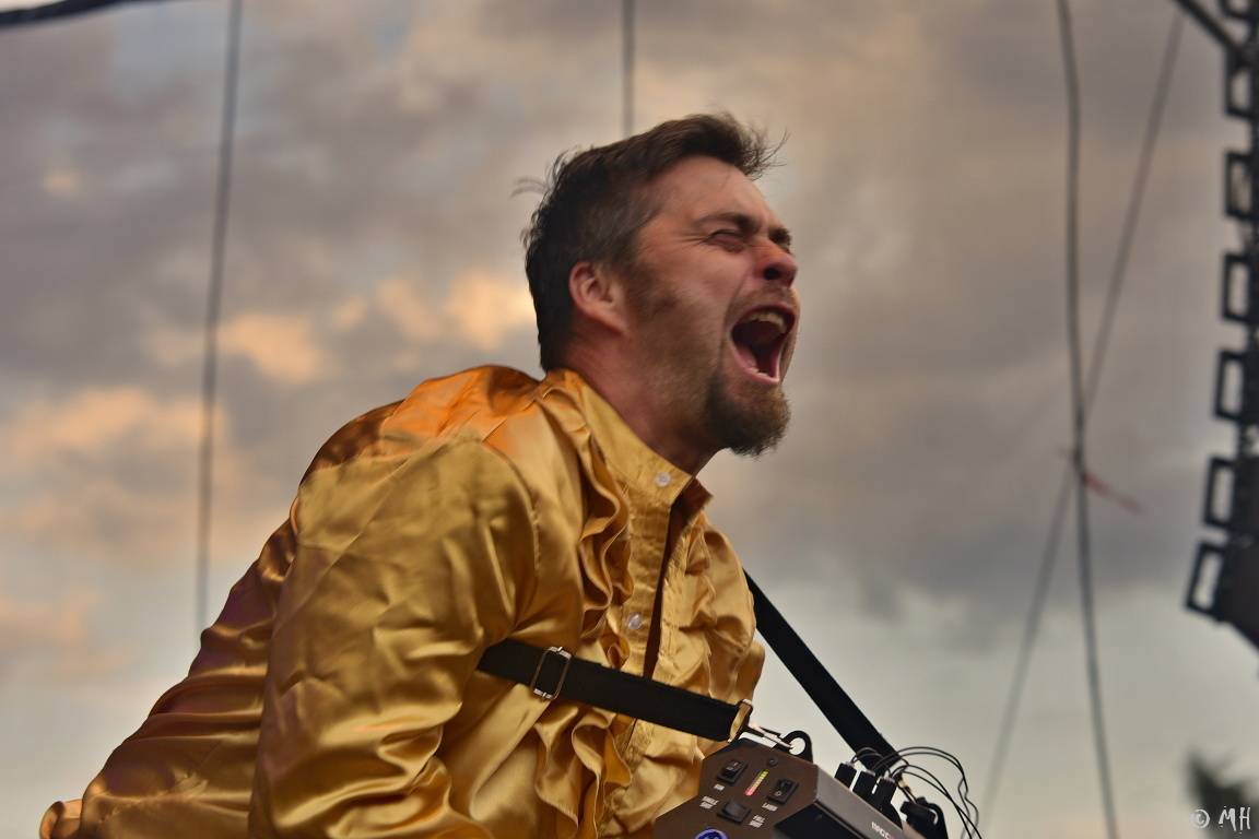 Tři sestry zamířili do Plzně, zazpíval i frontman Plexis