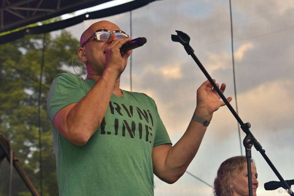 Tři sestry zamířili do Plzně, zazpíval i frontman Plexis