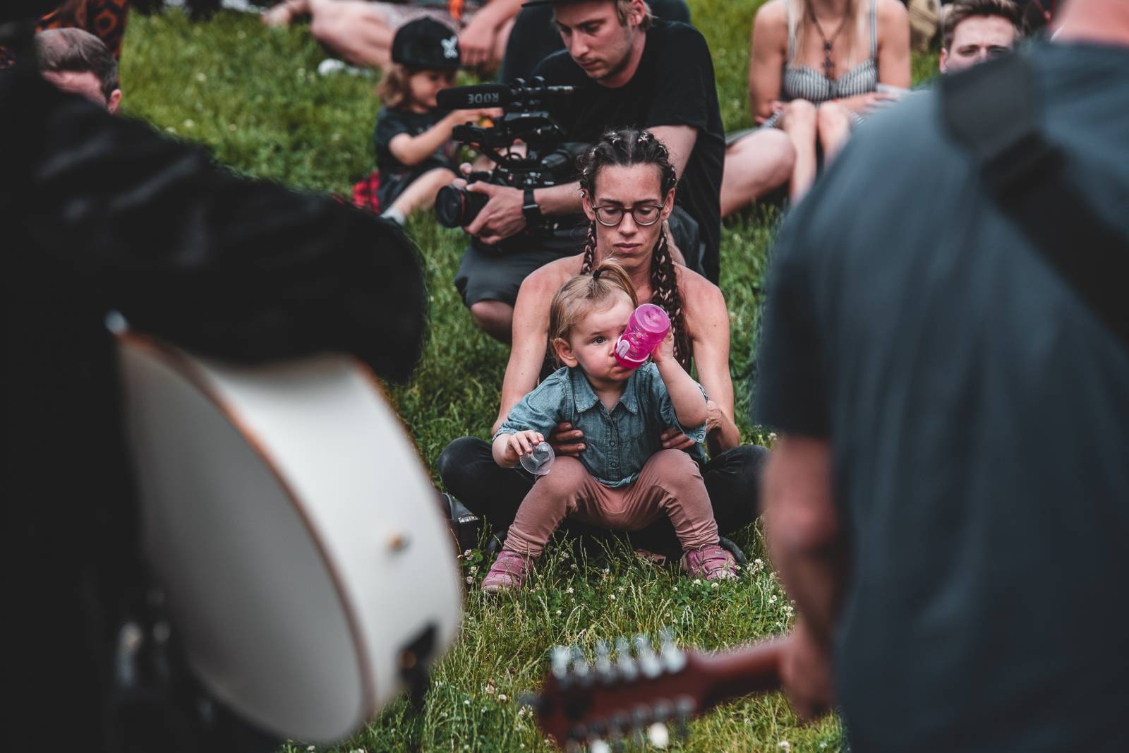 Lucie odehrála utajený minikoncert v Riegrových sadech