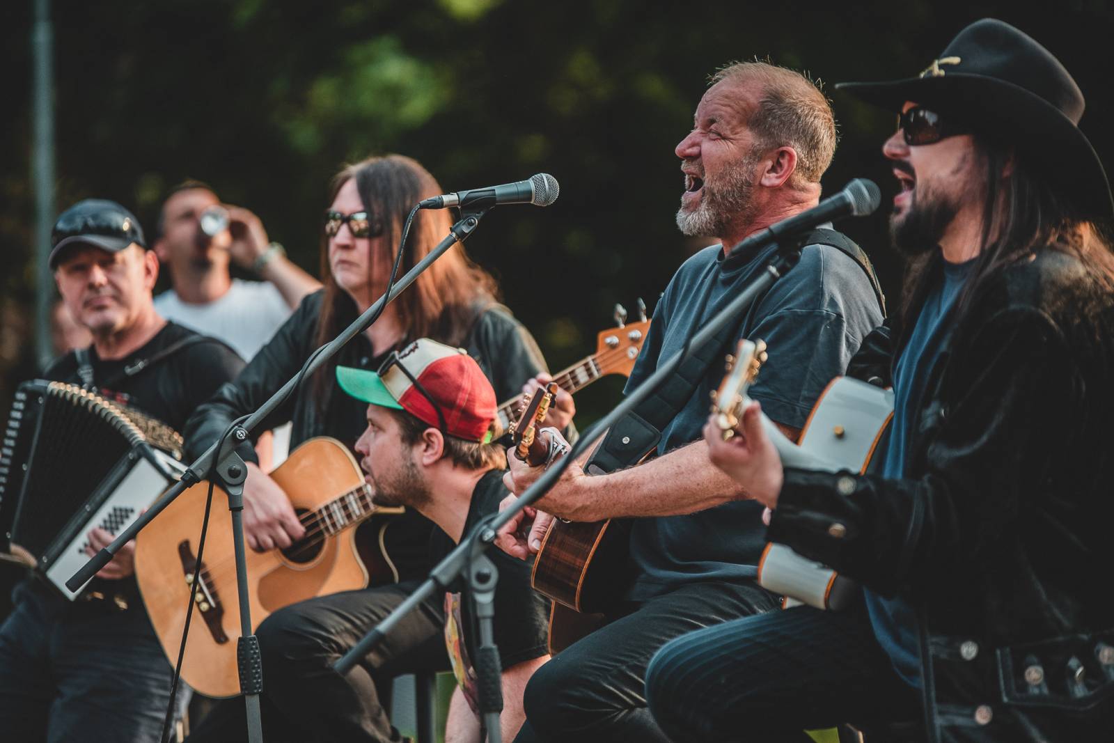 Lucie odehrála utajený minikoncert v Riegrových sadech