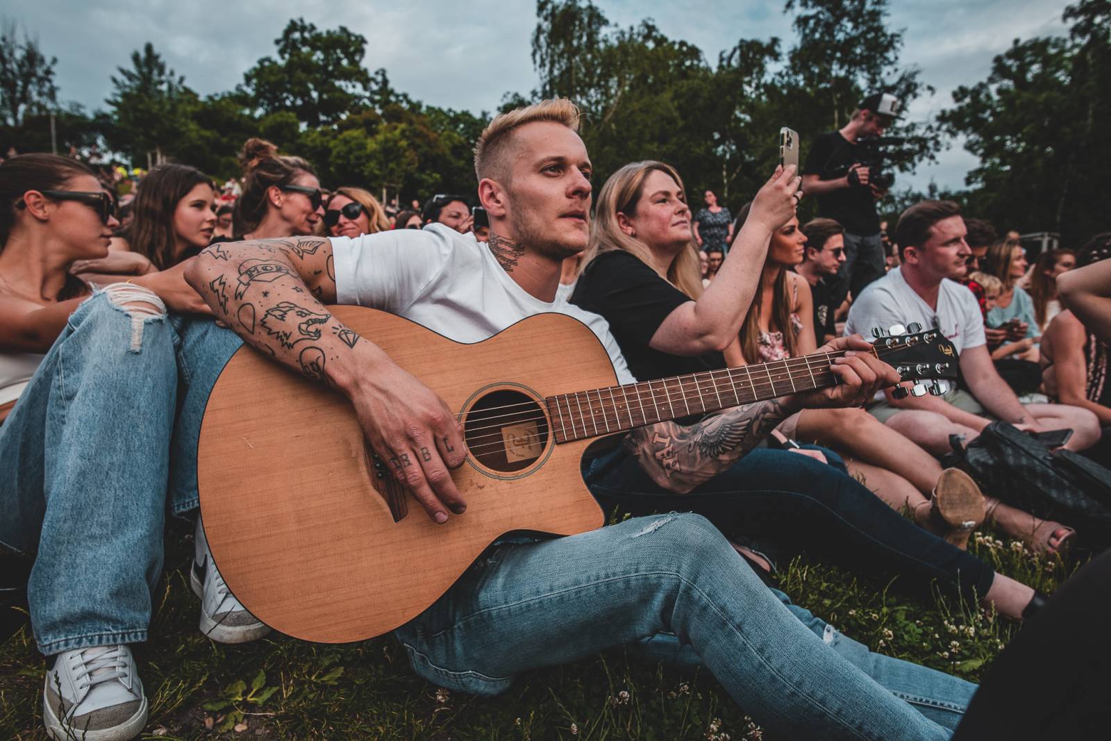 Lucie odehrála utajený minikoncert v Riegrových sadech