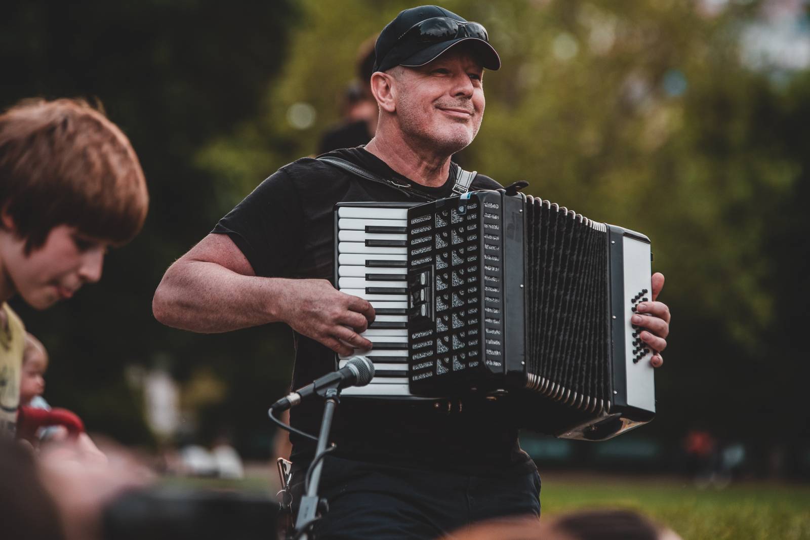Lucie odehrála utajený minikoncert v Riegrových sadech