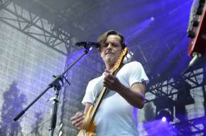 Žhavé polibky, hit za hitem i country song. Chinaski zahráli v Ledárnách Braník