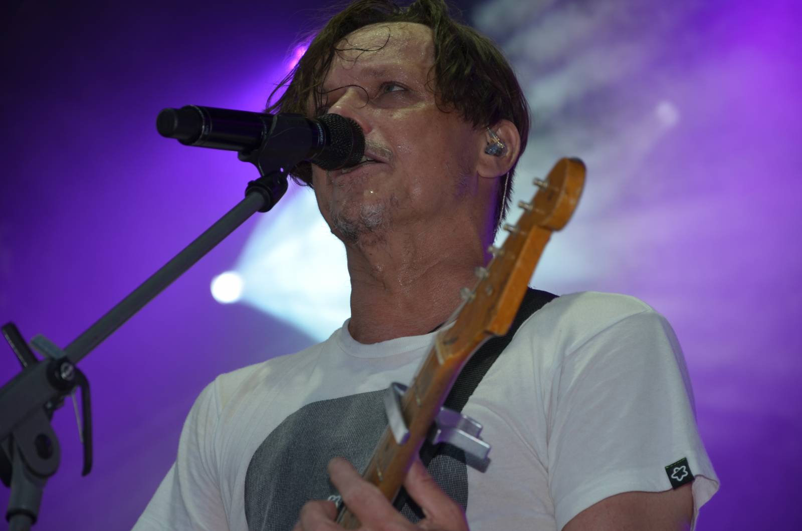 Žhavé polibky, hit za hitem i country song. Chinaski zahráli v Ledárnách Braník