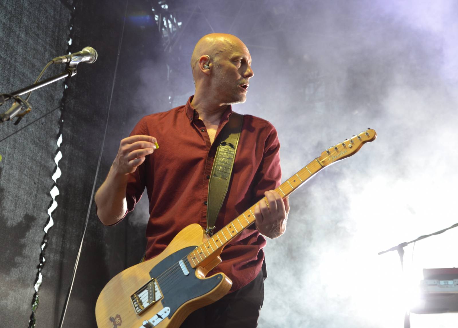 Žhavé polibky, hit za hitem i country song. Chinaski zahráli v Ledárnách Braník