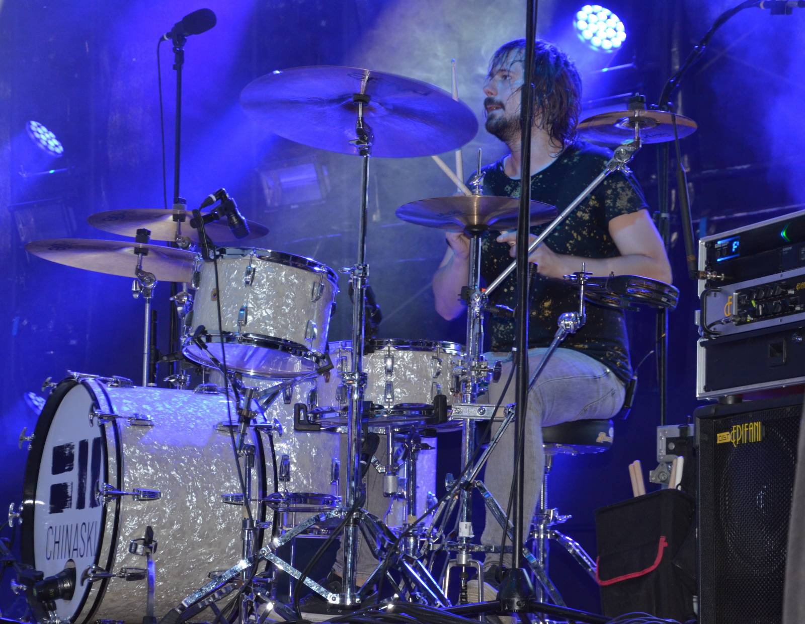 Žhavé polibky, hit za hitem i country song. Chinaski zahráli v Ledárnách Braník