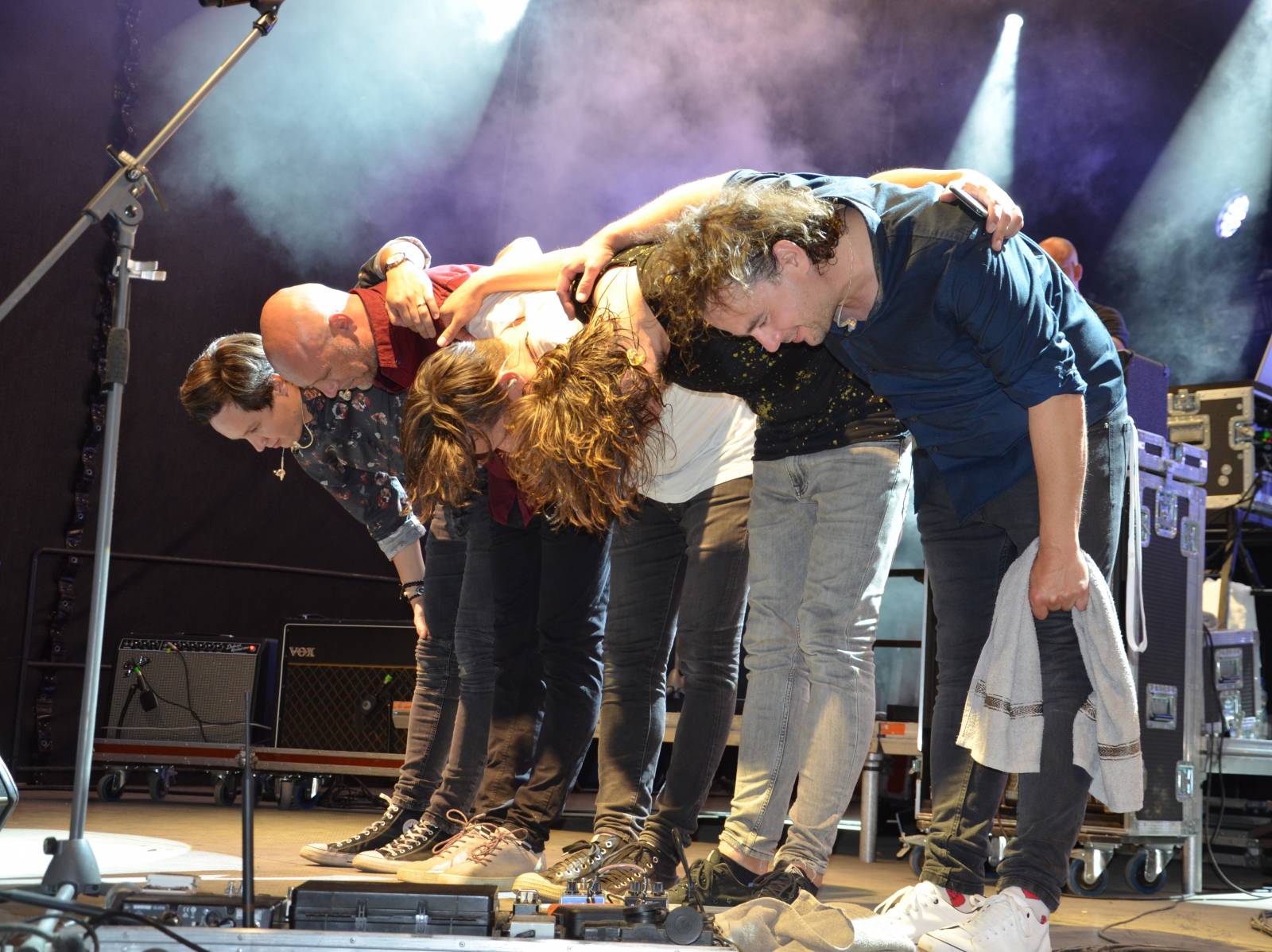 Žhavé polibky, hit za hitem i country song. Chinaski zahráli v Ledárnách Braník