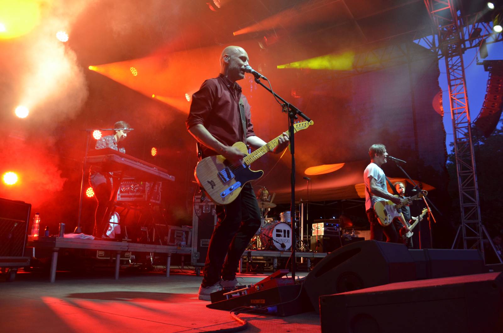 Žhavé polibky, hit za hitem i country song. Chinaski zahráli v Ledárnách Braník