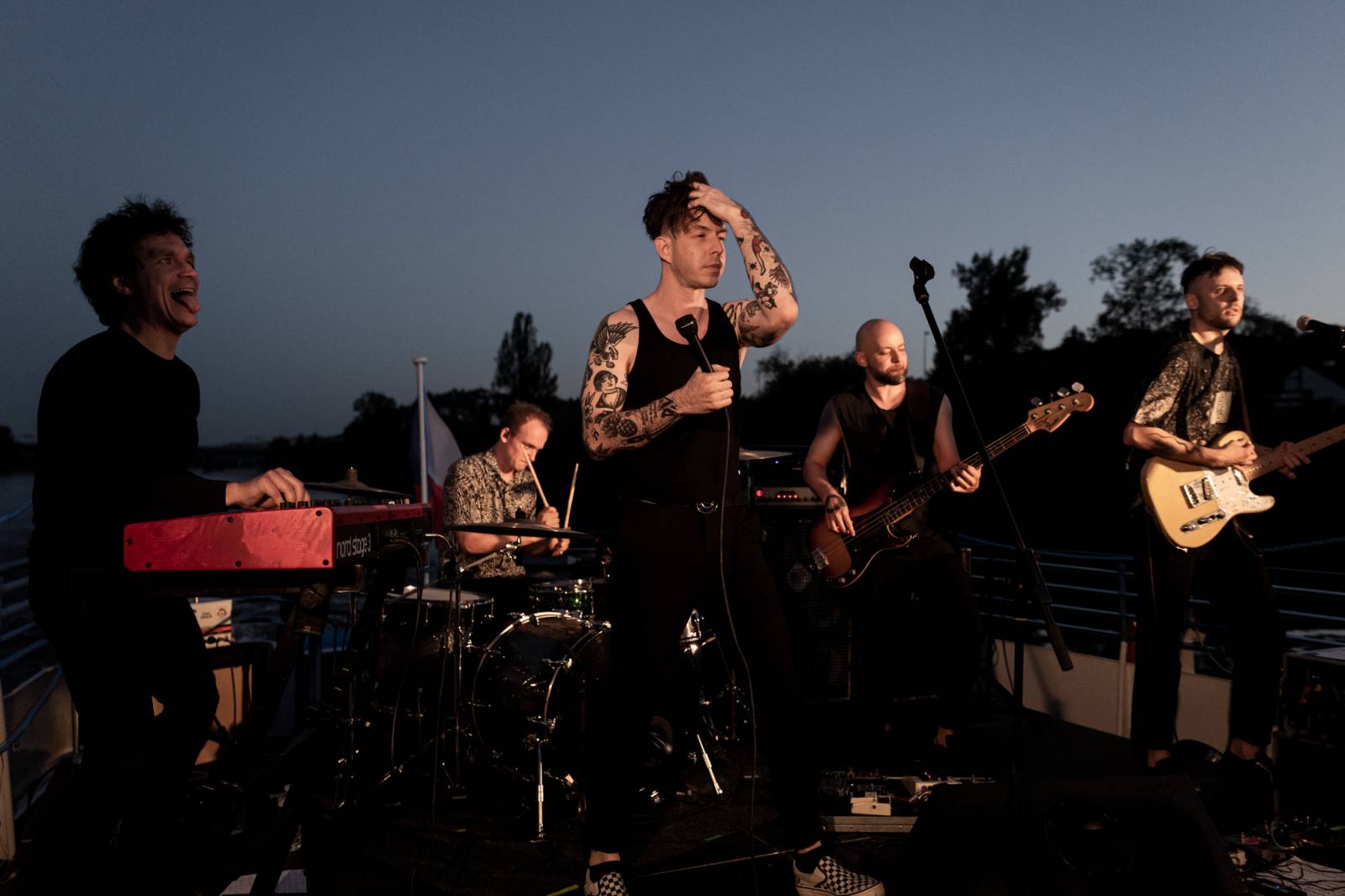 Deaf Heart pokřtili na lodi album Soft Heart Attack