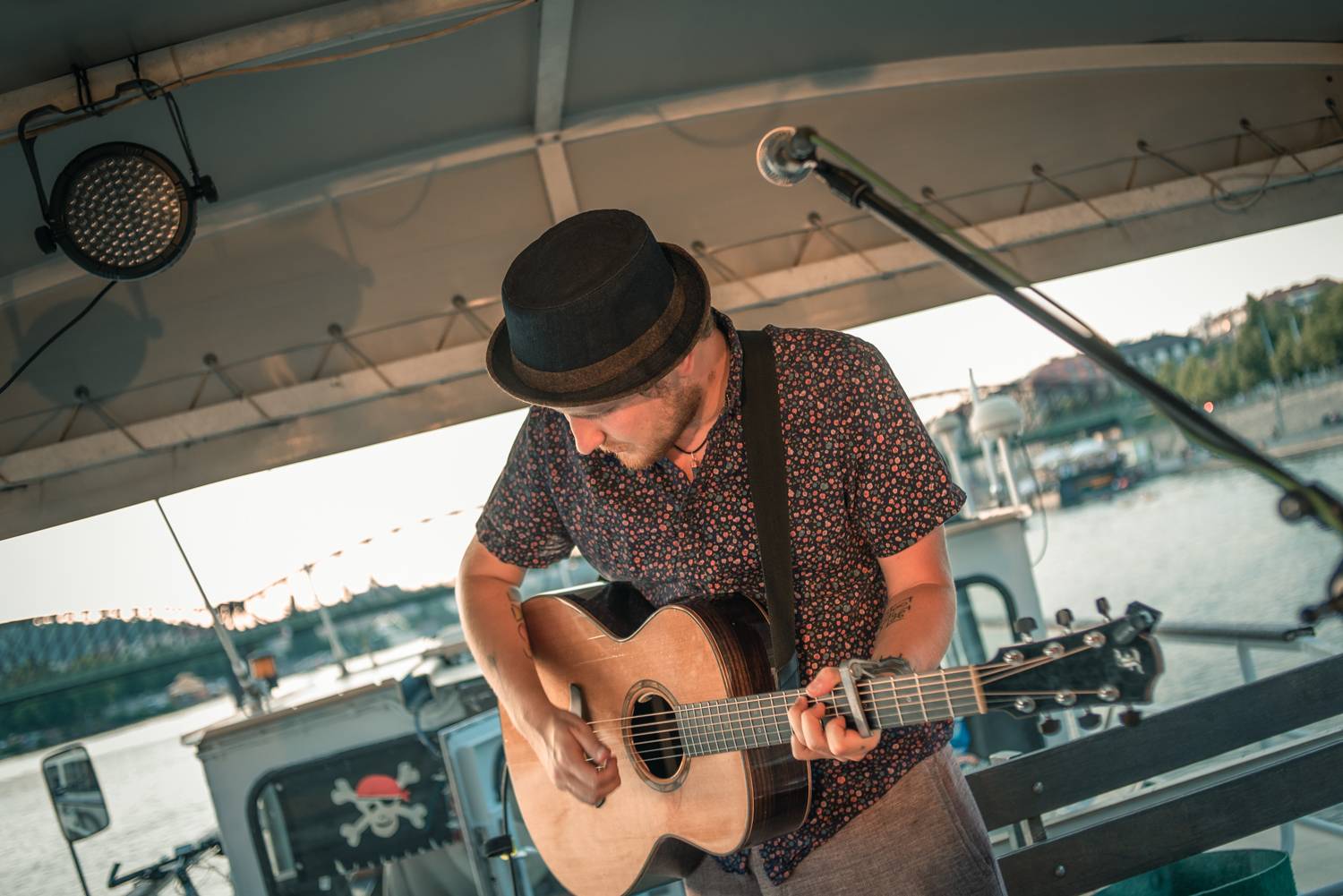 Voxel rozhoupal palubu lodi, zazpíval i dosud nevydanou píseň