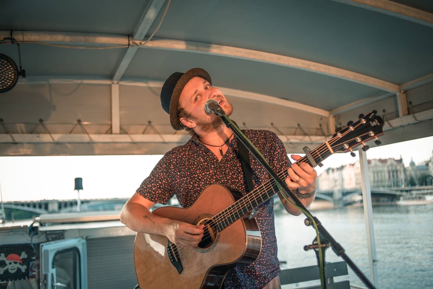 Voxel rozhoupal palubu lodi, zazpíval i dosud nevydanou píseň