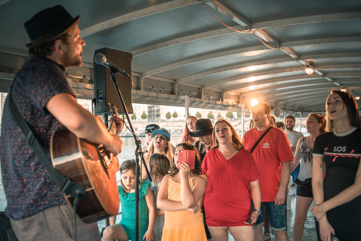 Voxel rozhoupal palubu lodi, zazpíval i dosud nevydanou píseň