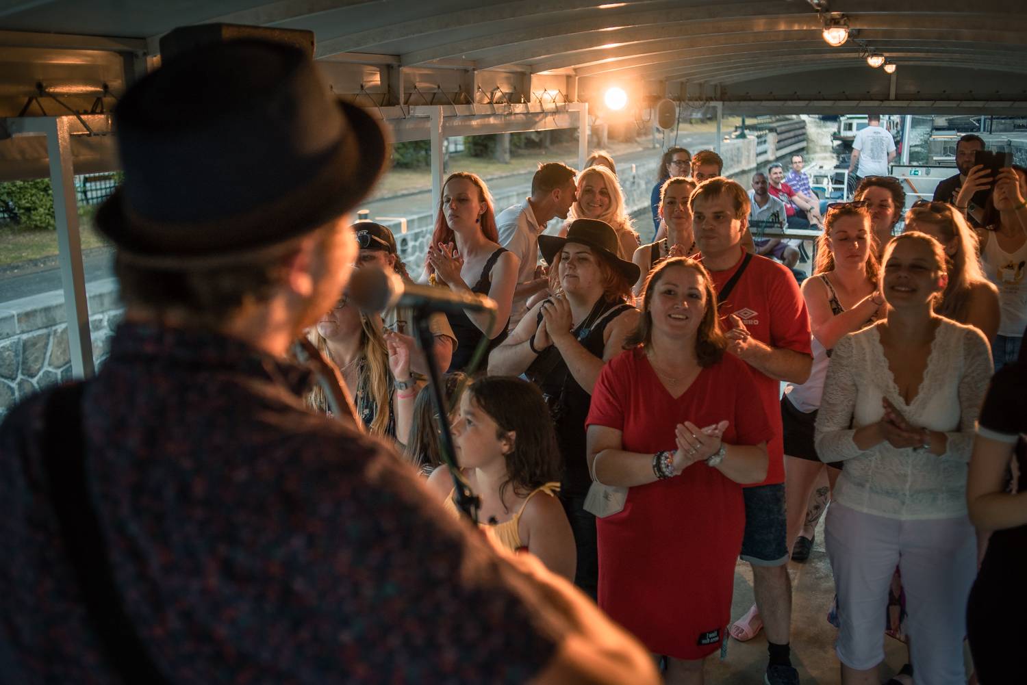 Voxel rozhoupal palubu lodi, zazpíval i dosud nevydanou píseň