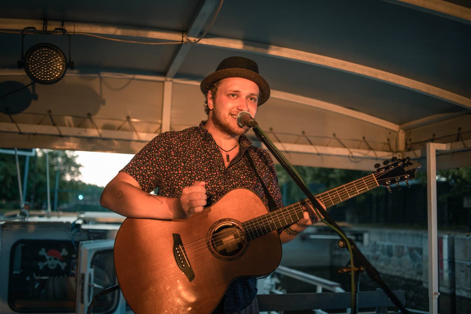 Voxel rozhoupal palubu lodi, zazpíval i dosud nevydanou píseň