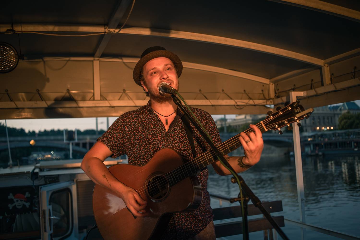 Voxel rozhoupal palubu lodi, zazpíval i dosud nevydanou píseň