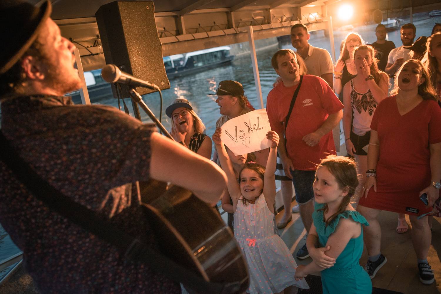 Voxel rozhoupal palubu lodi, zazpíval i dosud nevydanou píseň