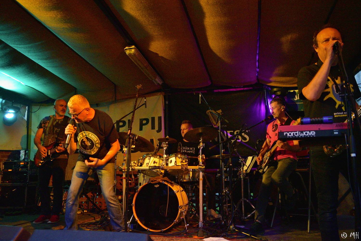 Mňága a Žďorp to rozjela v plzeňském Zach's pubu, zahrála i zapomenuté písně