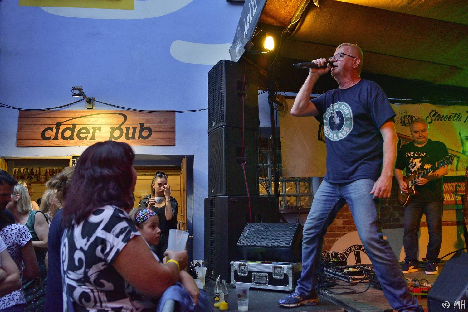 Mňága a Žďorp to rozjela v plzeňském Zach's pubu, zahrála i zapomenuté písně