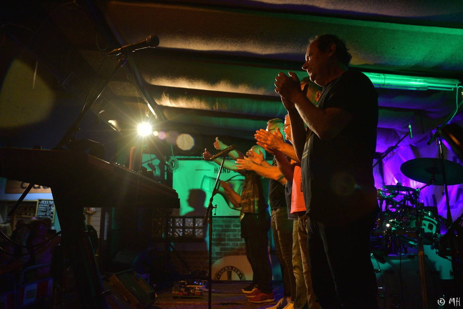 Mňága a Žďorp to rozjela v plzeňském Zach's pubu, zahrála i zapomenuté písně