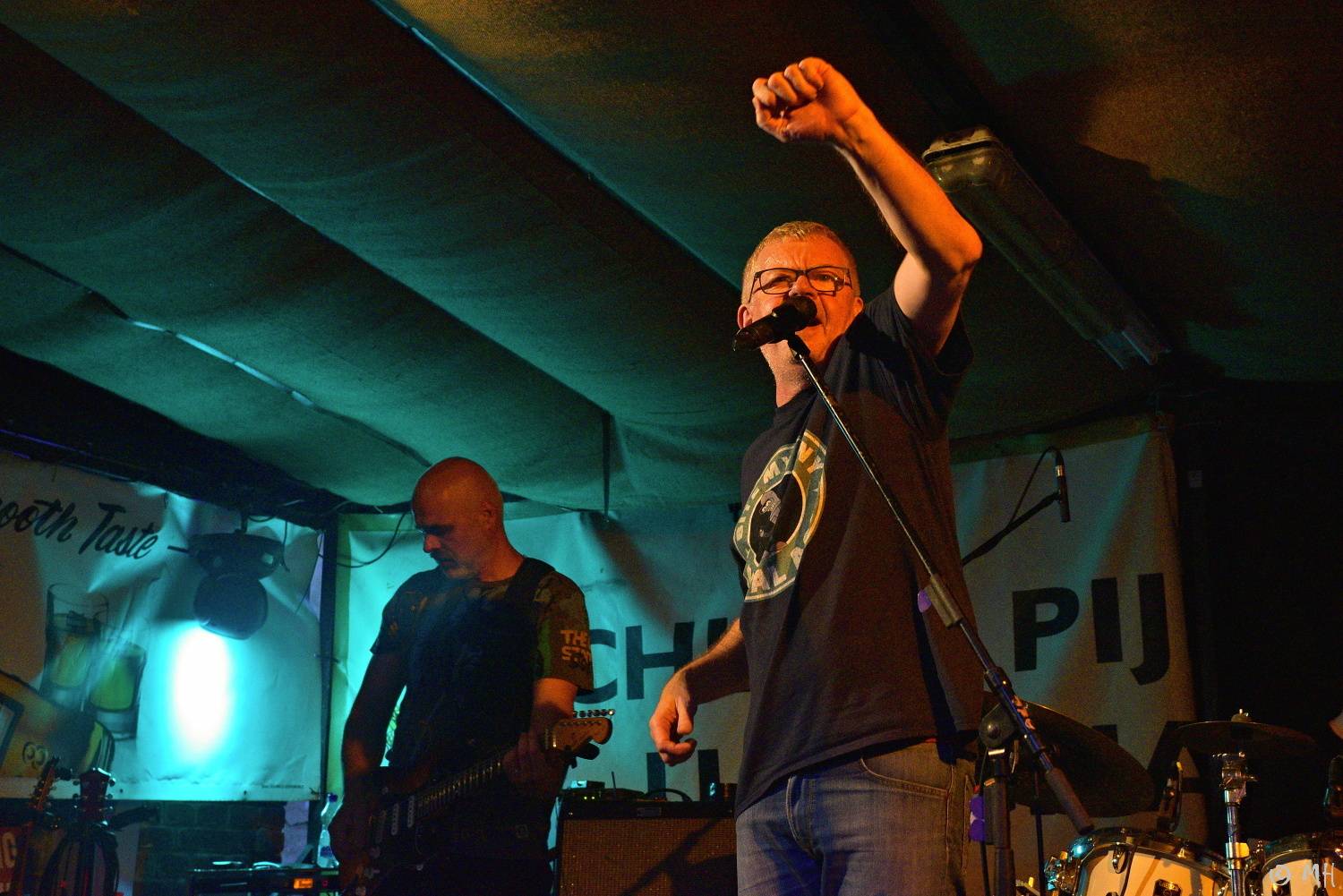 Mňága a Žďorp to rozjela v plzeňském Zach's pubu, zahrála i zapomenuté písně