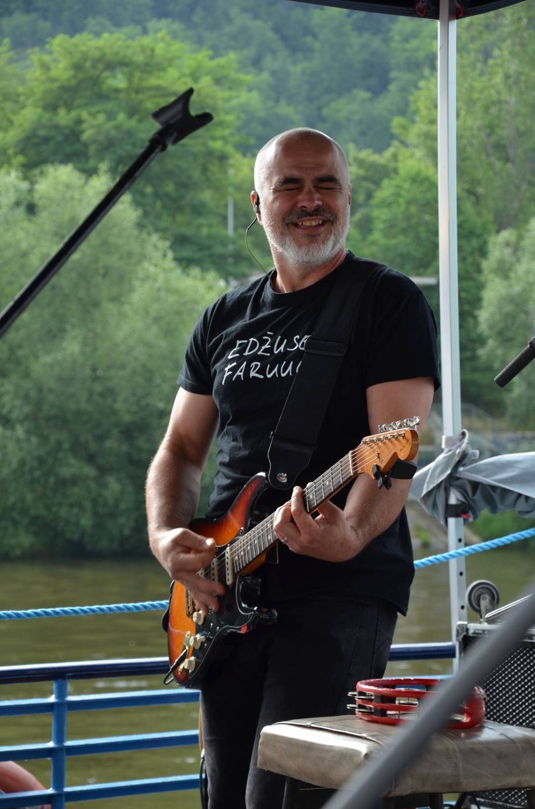 Mňága a Žďorp vyplula na Vltavu, Petr Fiala rozhoupal loď smíchem