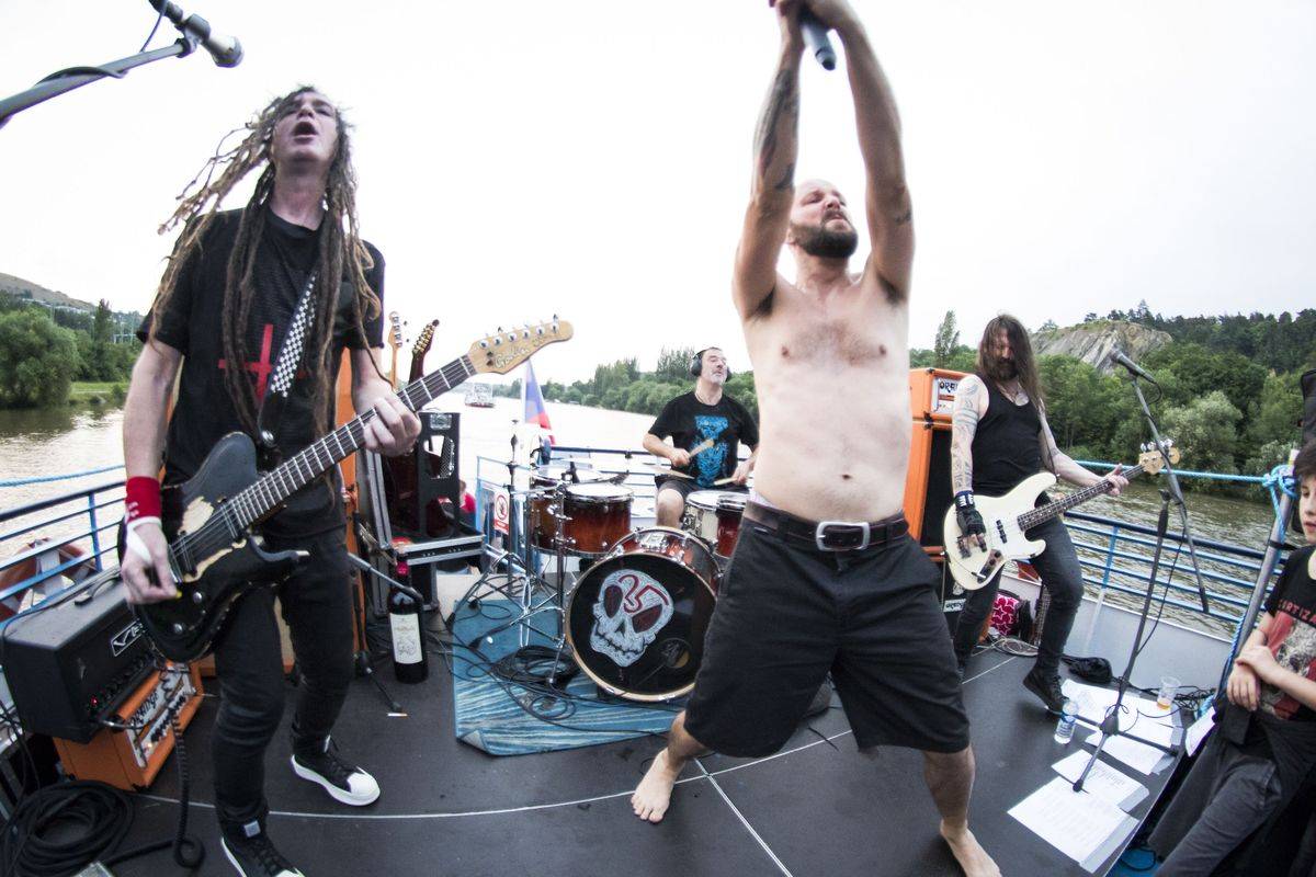 Kurtizány z 25. Avenue pokřtili album Honzíkova cesta, kmotrem se stal Horst Siegl