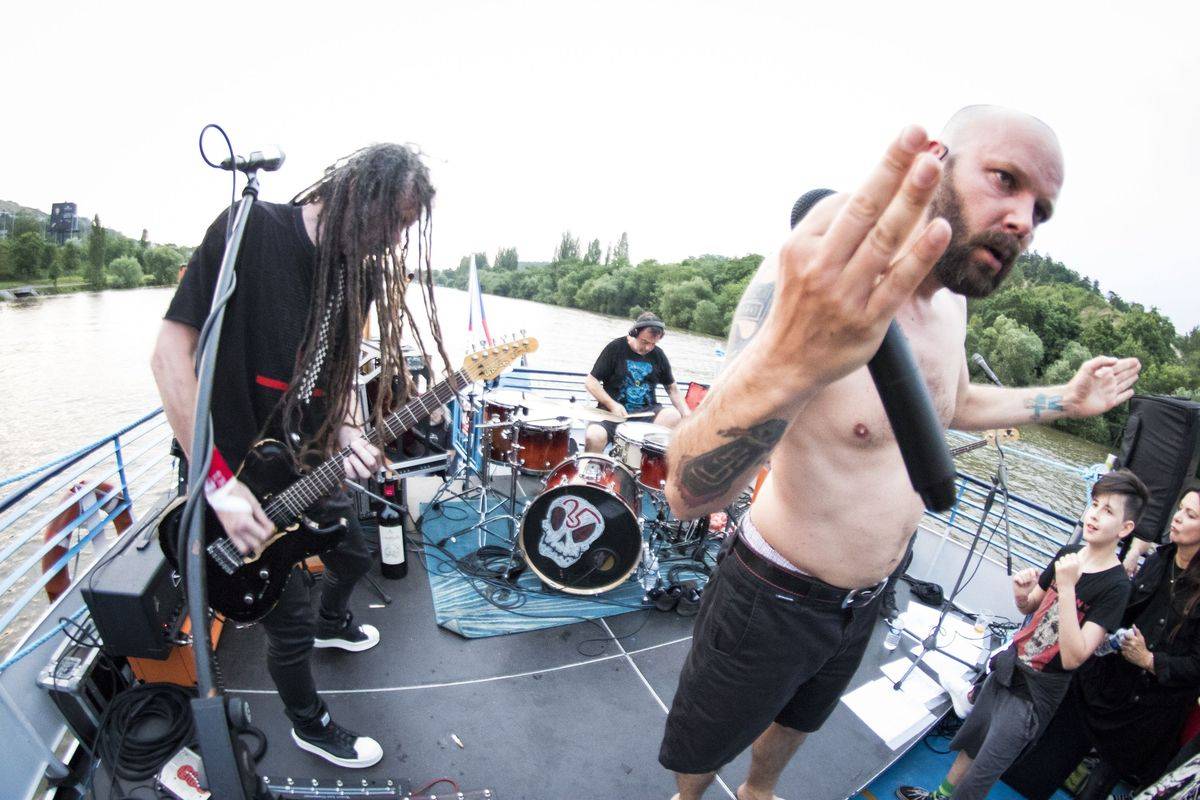 Kurtizány z 25. Avenue pokřtili album Honzíkova cesta, kmotrem se stal Horst Siegl