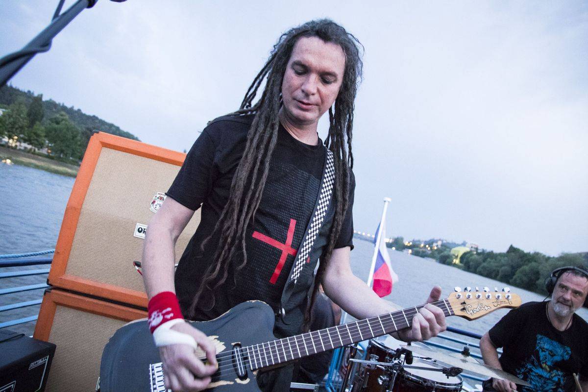 Kurtizány z 25. Avenue pokřtili album Honzíkova cesta, kmotrem se stal Horst Siegl