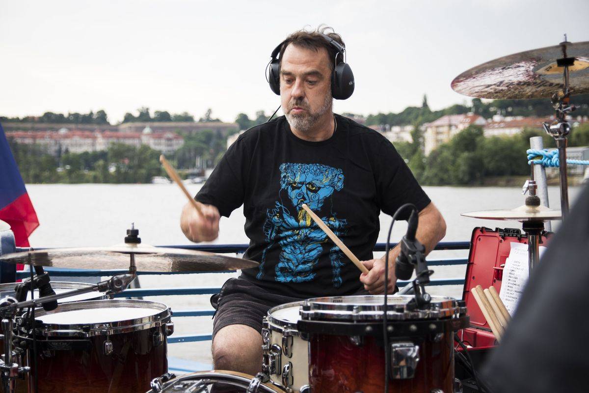 Kurtizány z 25. Avenue pokřtili album Honzíkova cesta, kmotrem se stal Horst Siegl