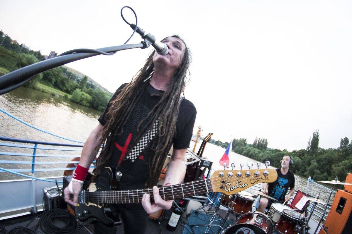 Kurtizány z 25. Avenue pokřtili album Honzíkova cesta, kmotrem se stal Horst Siegl