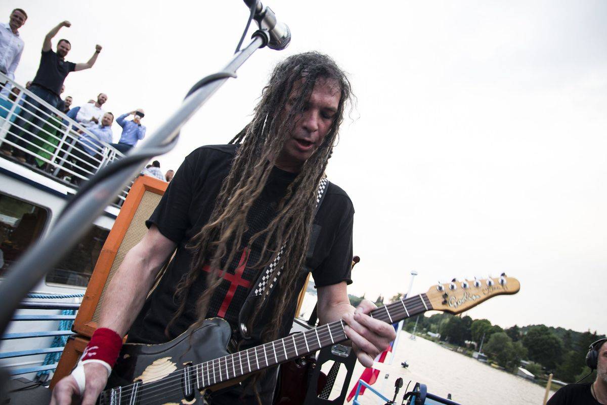 Kurtizány z 25. Avenue pokřtili album Honzíkova cesta, kmotrem se stal Horst Siegl