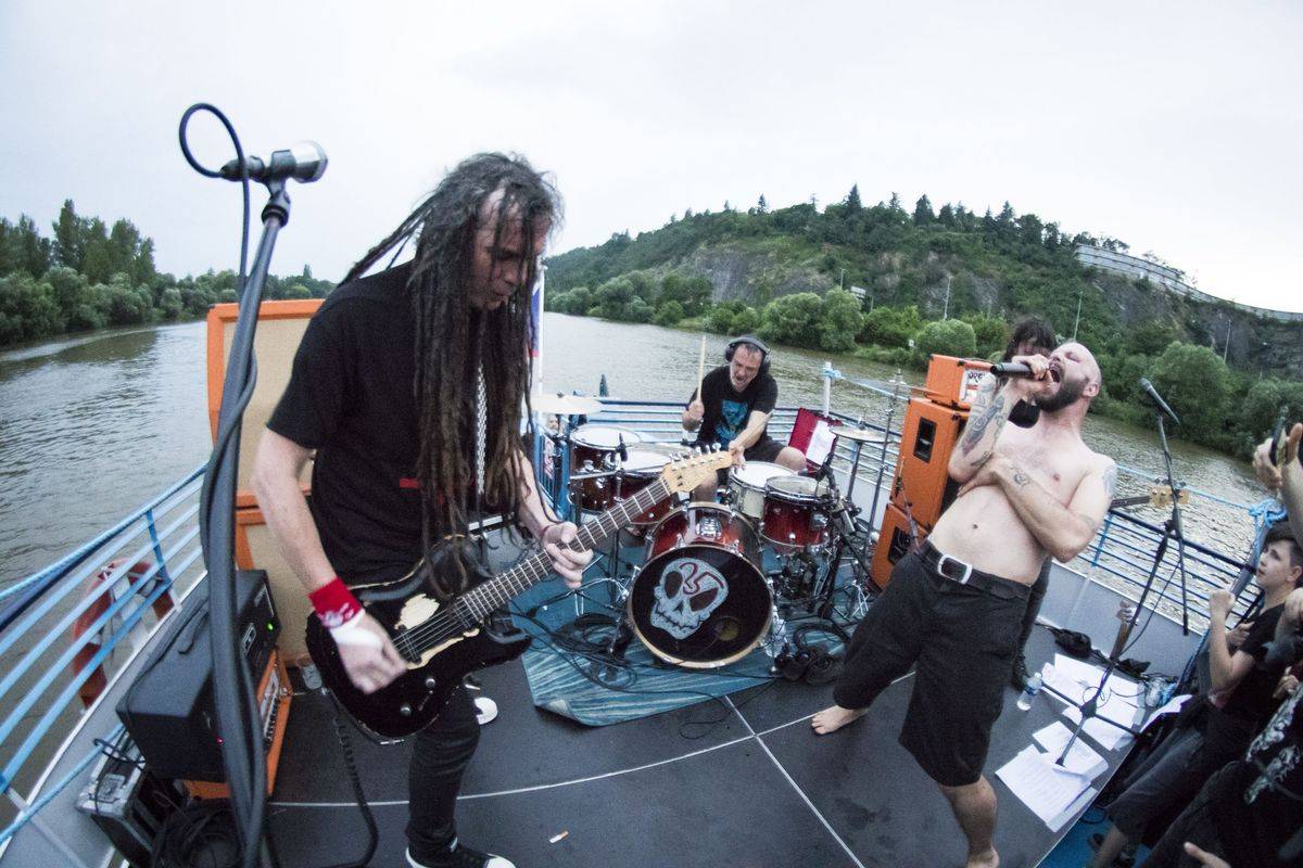 Kurtizány z 25. Avenue pokřtili album Honzíkova cesta, kmotrem se stal Horst Siegl