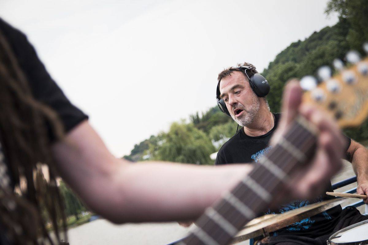 Kurtizány z 25. Avenue pokřtili album Honzíkova cesta, kmotrem se stal Horst Siegl