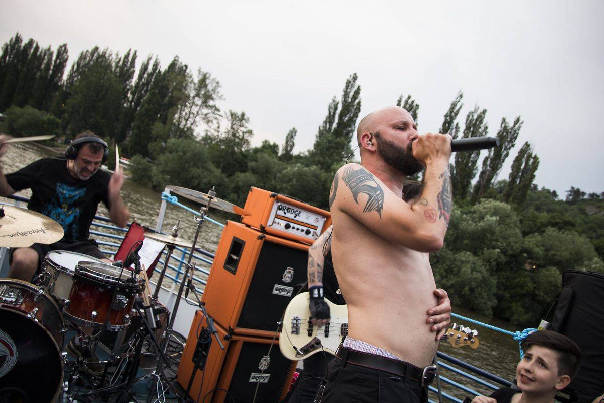 Kurtizány z 25. Avenue pokřtili album Honzíkova cesta, kmotrem se stal Horst Siegl