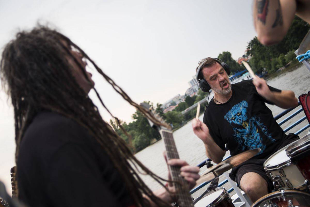 Kurtizány z 25. Avenue pokřtili album Honzíkova cesta, kmotrem se stal Horst Siegl