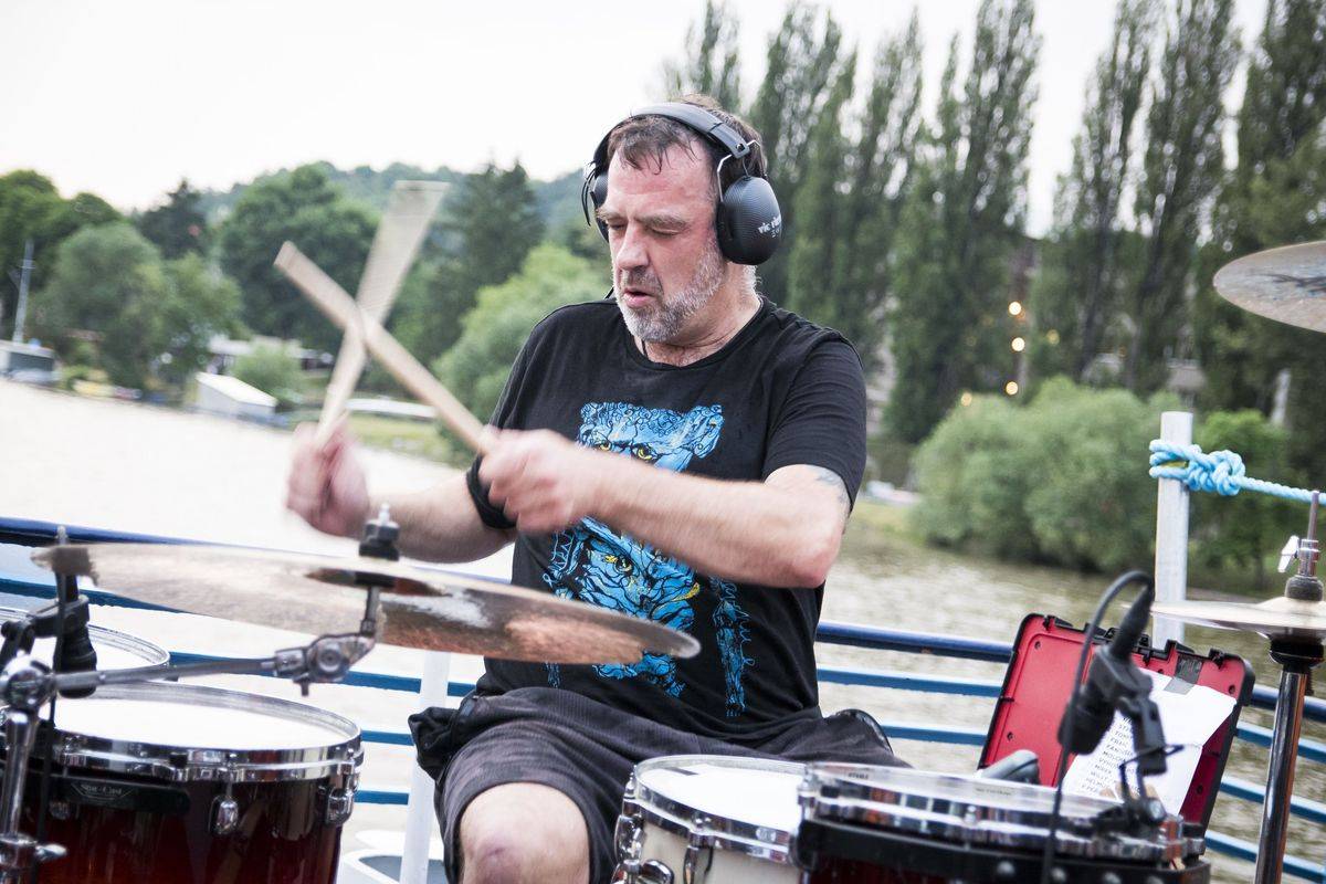 Kurtizány z 25. Avenue pokřtili album Honzíkova cesta, kmotrem se stal Horst Siegl