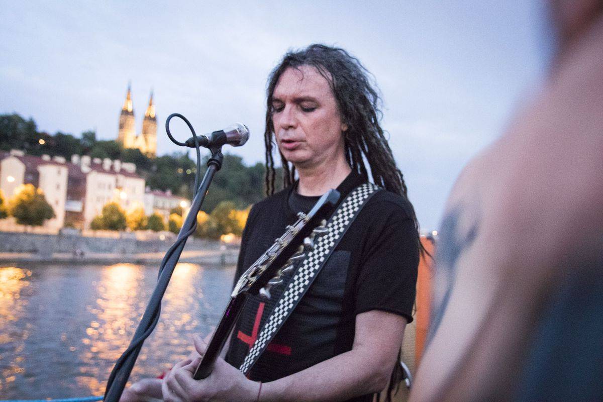 Kurtizány z 25. Avenue pokřtili album Honzíkova cesta, kmotrem se stal Horst Siegl