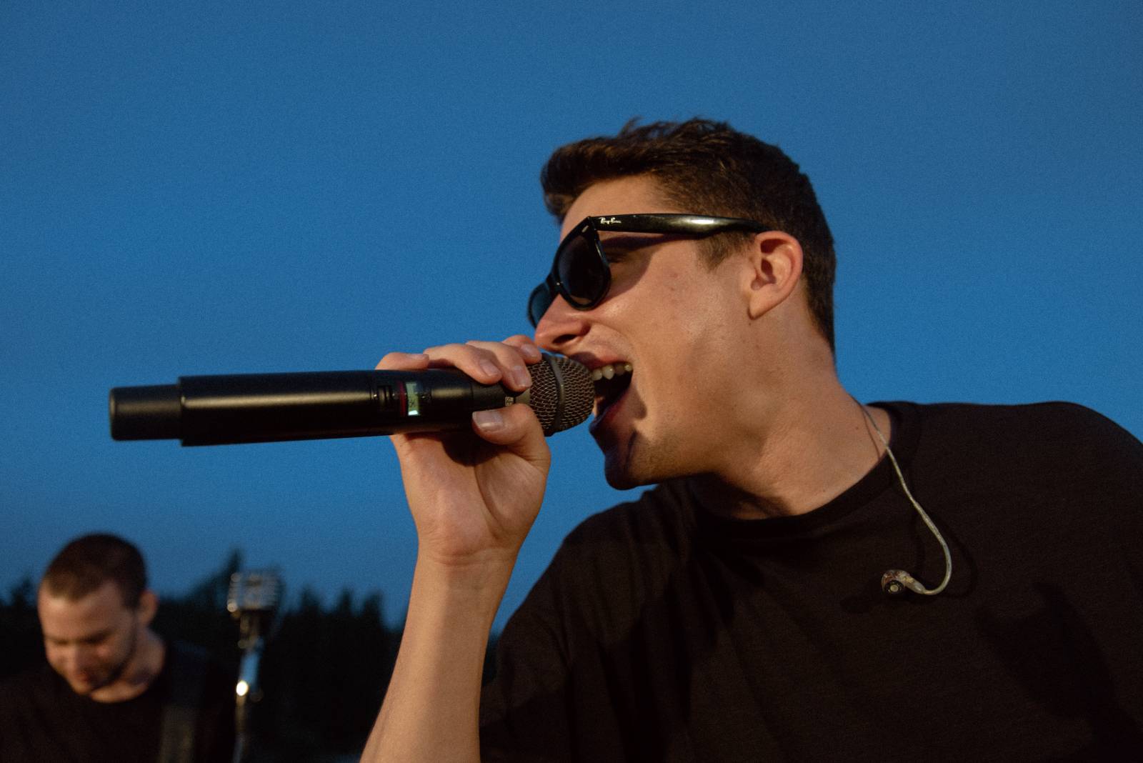 Sebastian odstartoval letní sezónu koncerty na Vltavě, na loď si pozval Adama Mišíka, ATMO Music i Kazmu