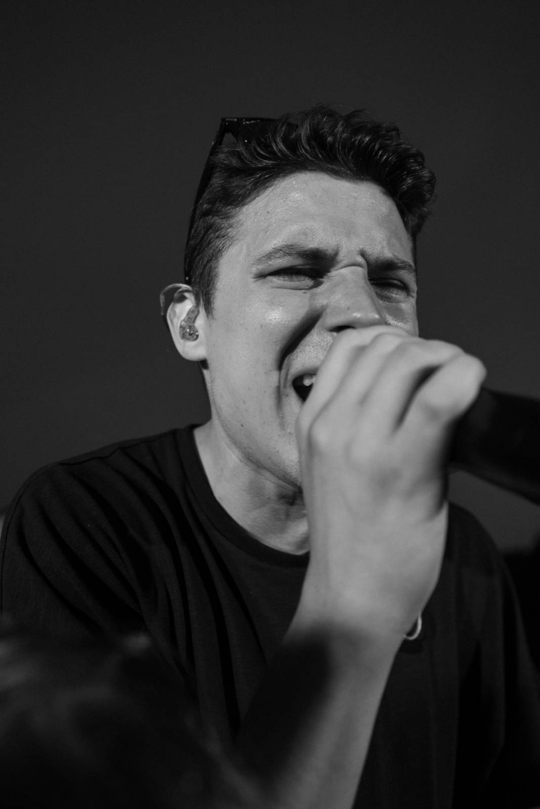 Sebastian odstartoval letní sezónu koncerty na Vltavě, na loď si pozval Adama Mišíka, ATMO Music i Kazmu