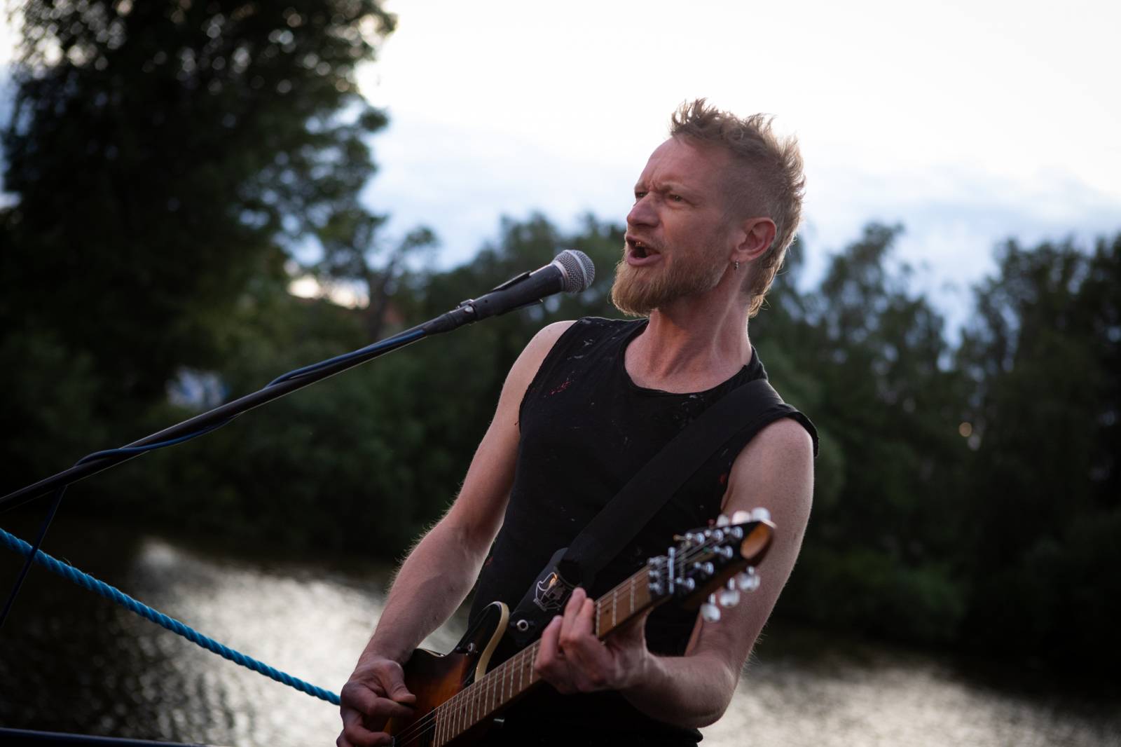 Krucipüsk odehráli dvojkoncert na Vltavě v nové sestavě