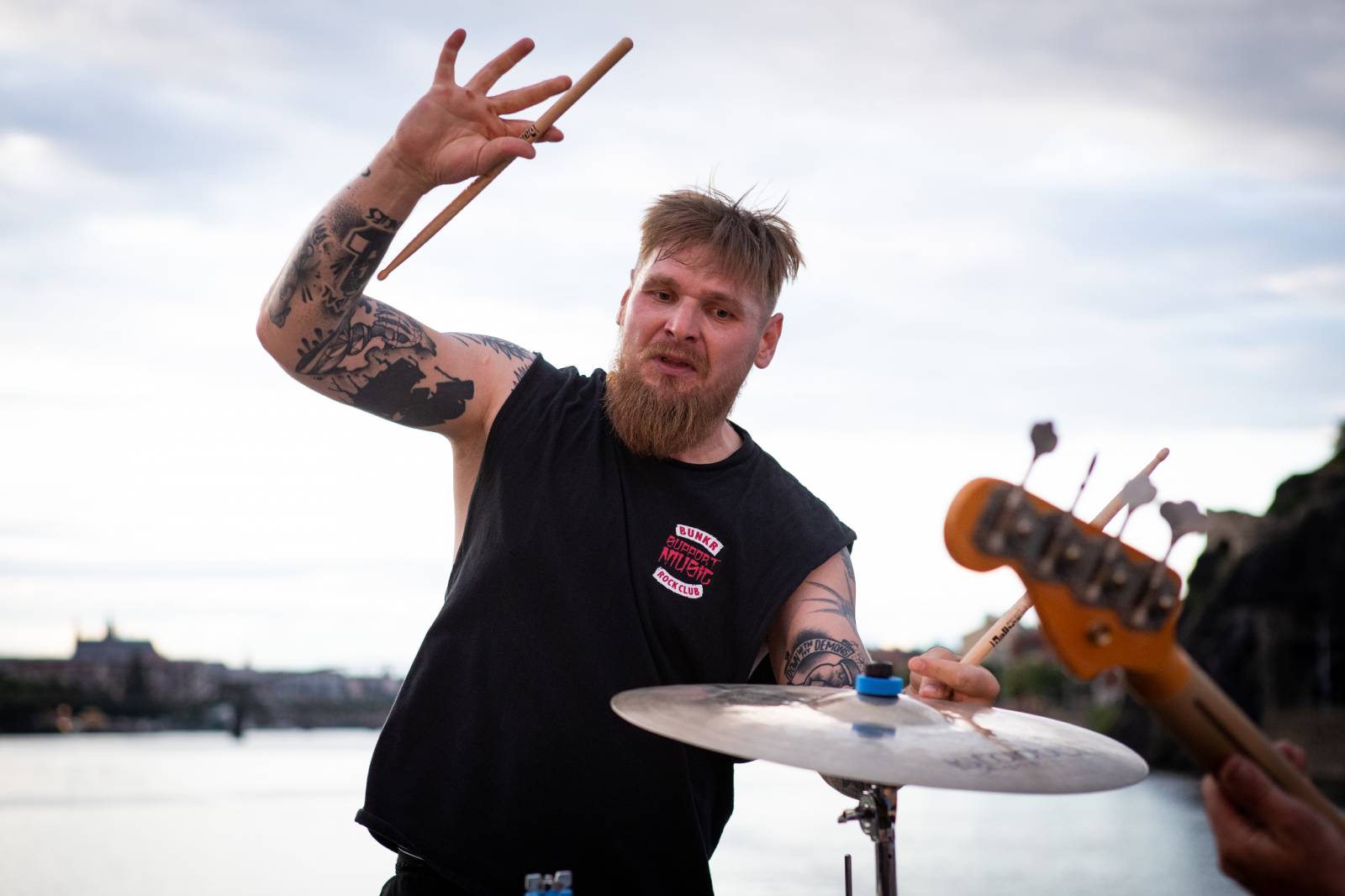 Krucipüsk odehráli dvojkoncert na Vltavě v nové sestavě