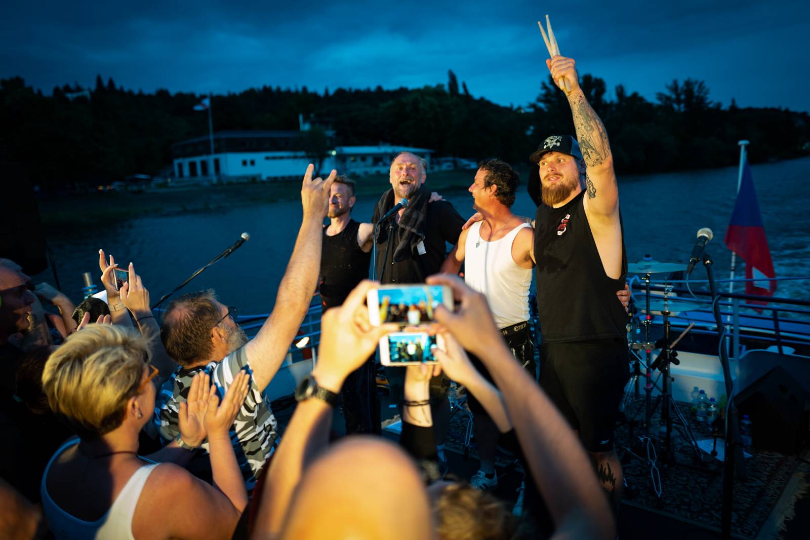 Krucipüsk odehráli dvojkoncert na Vltavě v nové sestavě