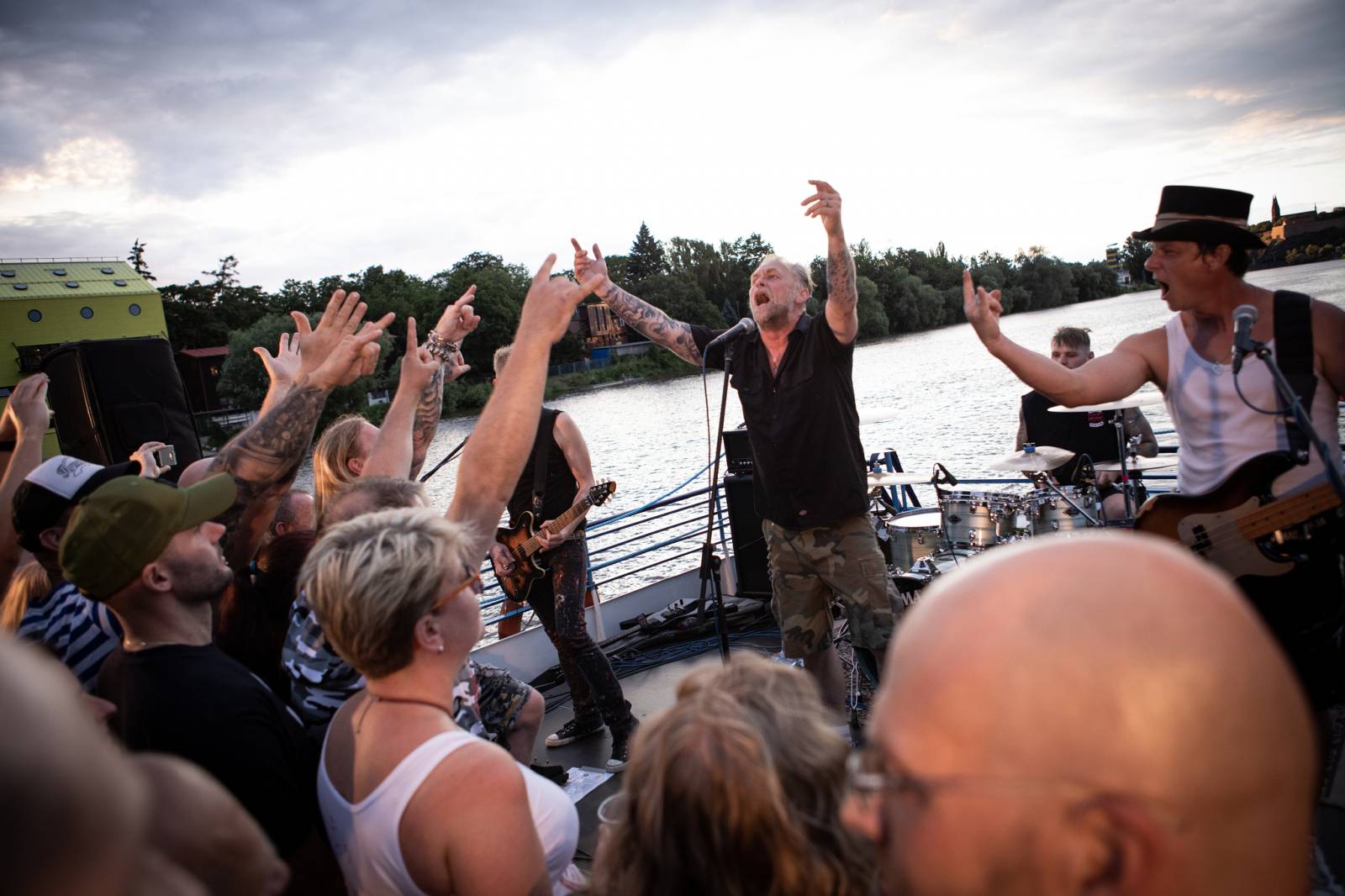 Krucipüsk odehráli dvojkoncert na Vltavě v nové sestavě