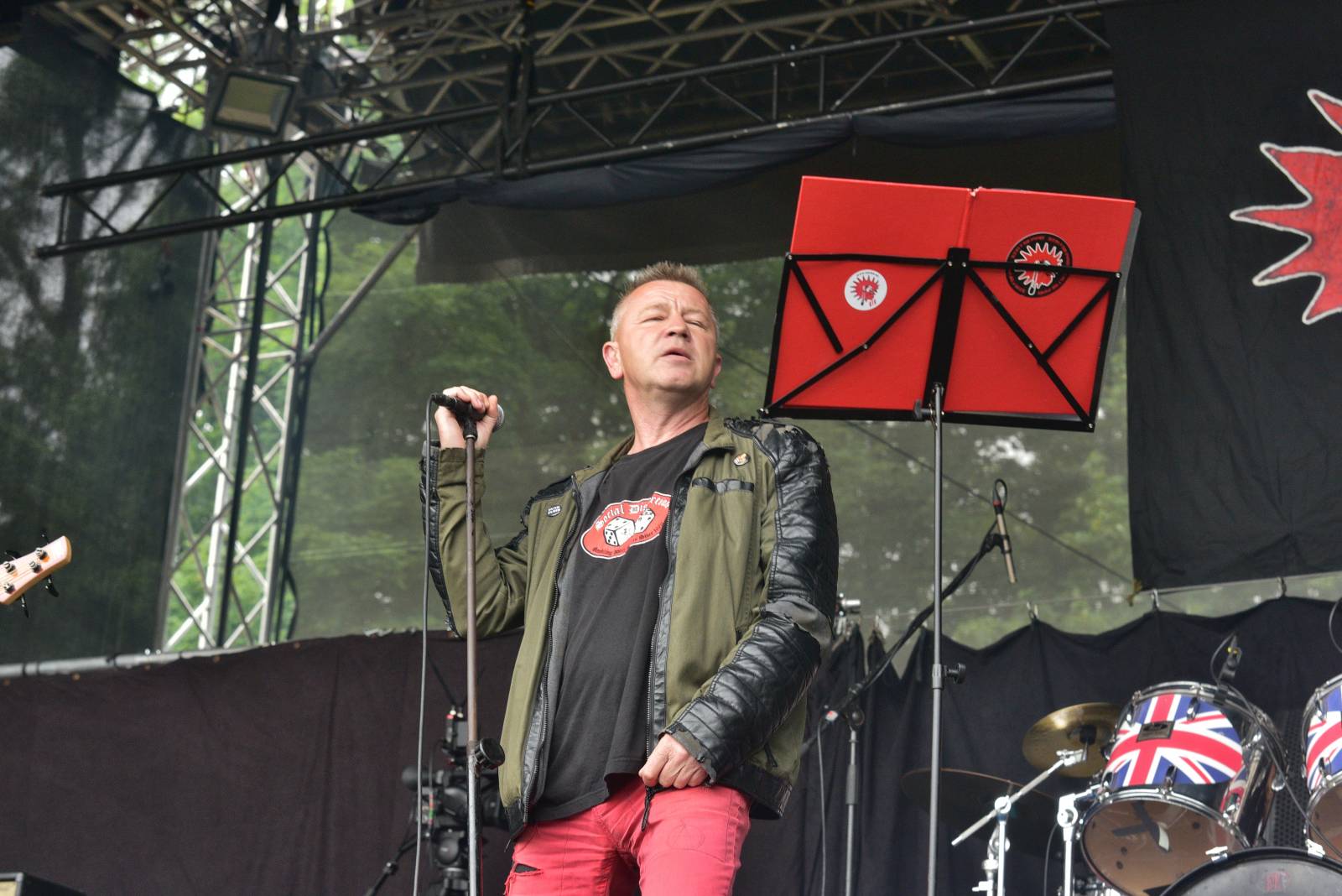 V Holýšově v pátek zima nebyla. Pekelný poloostrov přivítal Harlej, Vypsanou fiXu nebo Iné Kafe