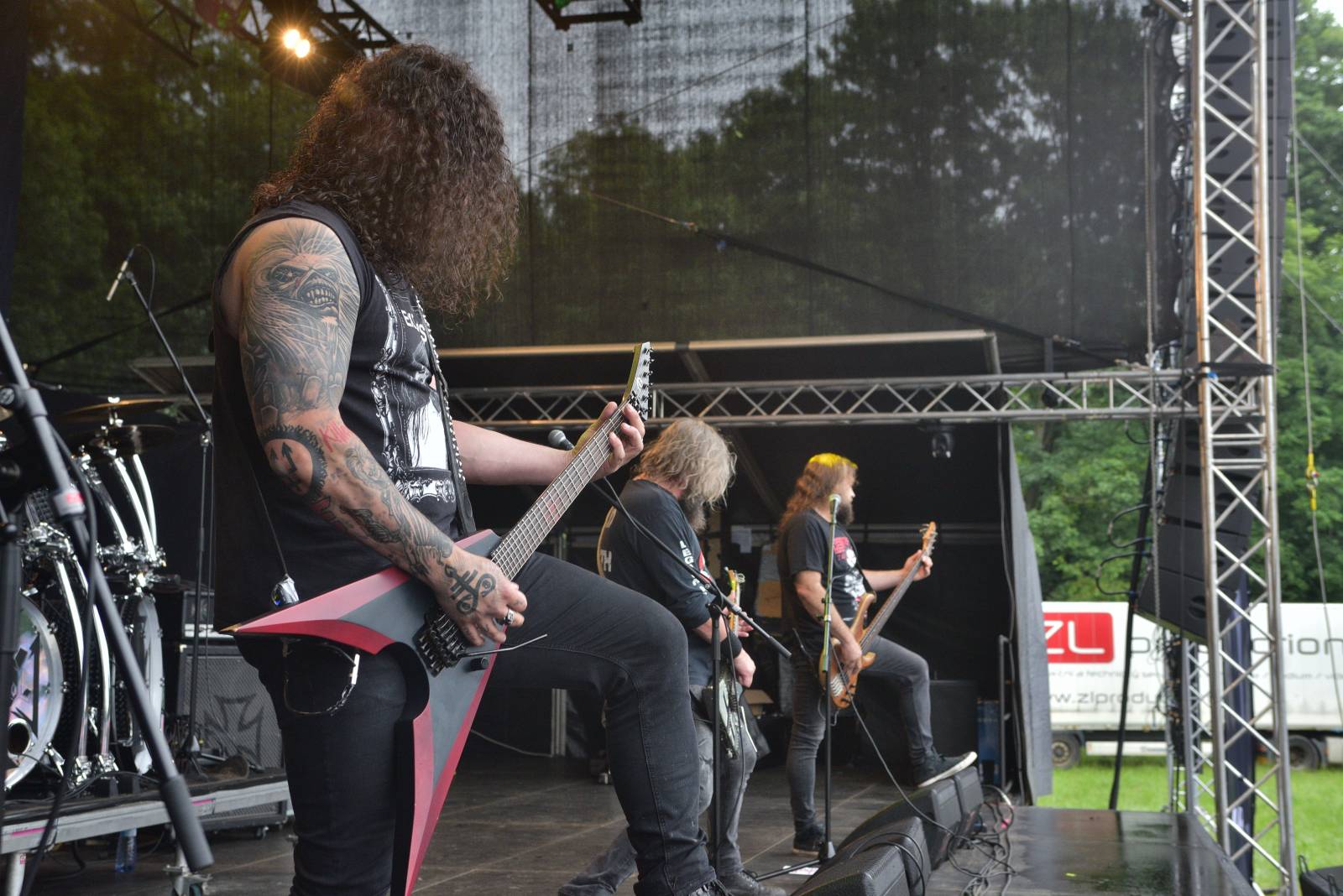 V Holýšově v pátek zima nebyla. Pekelný poloostrov přivítal Harlej, Vypsanou fiXu nebo Iné Kafe