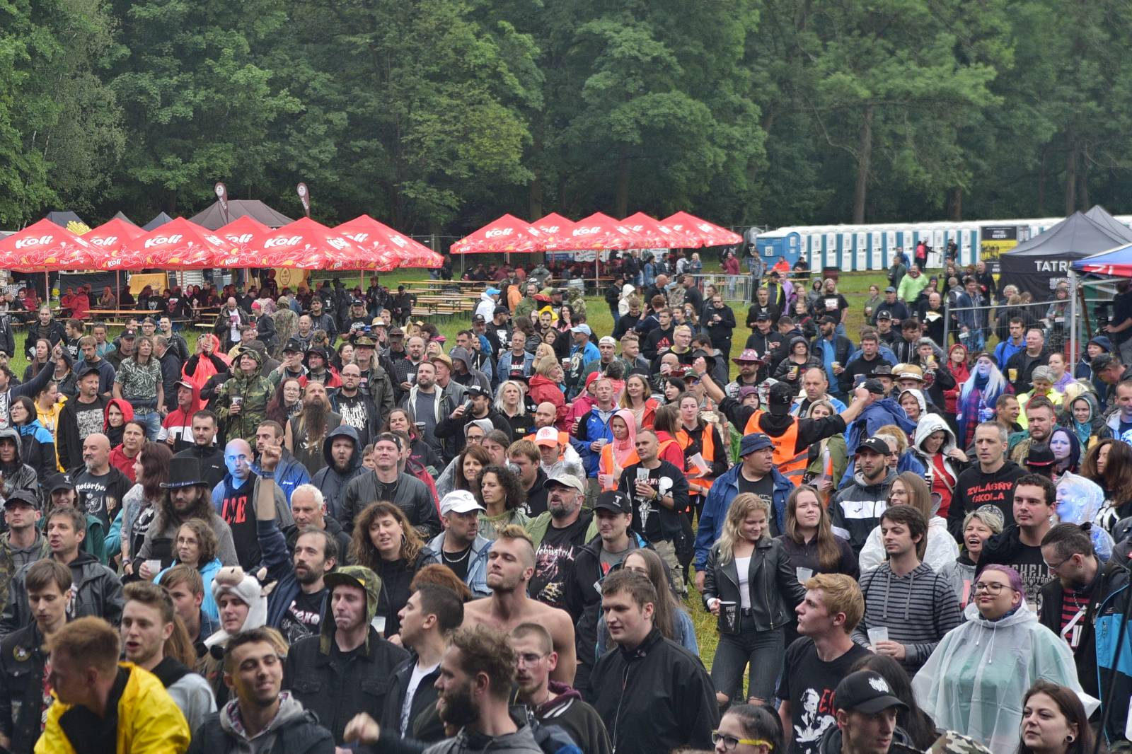 V Holýšově v pátek zima nebyla. Pekelný poloostrov přivítal Harlej, Vypsanou fiXu nebo Iné Kafe