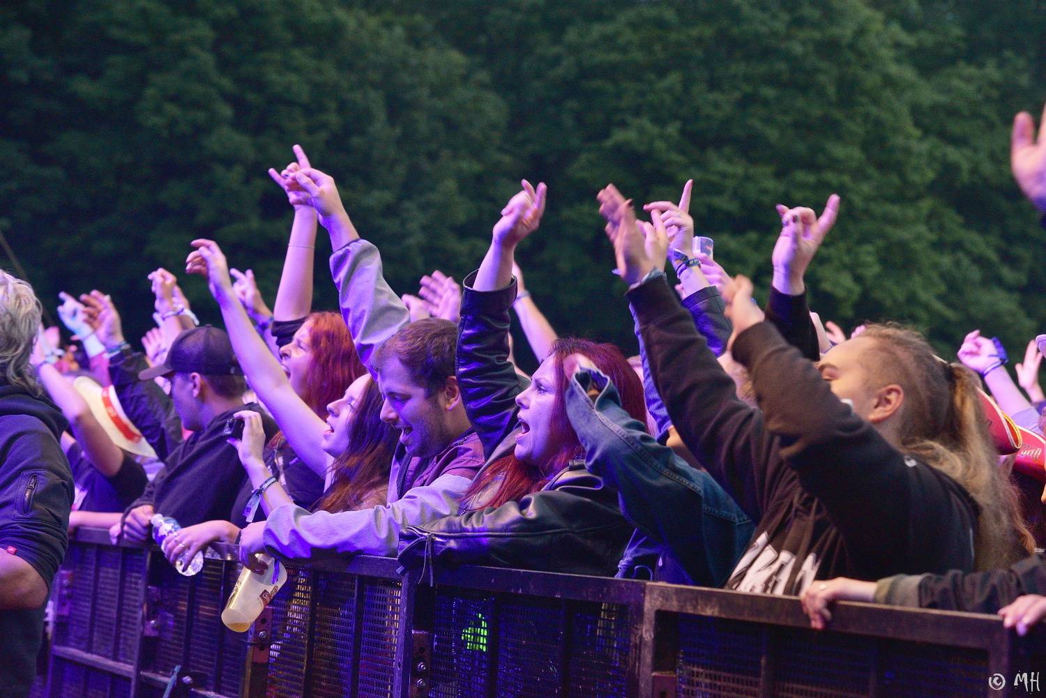 V Holýšově v pátek zima nebyla. Pekelný poloostrov přivítal Harlej, Vypsanou fiXu nebo Iné Kafe