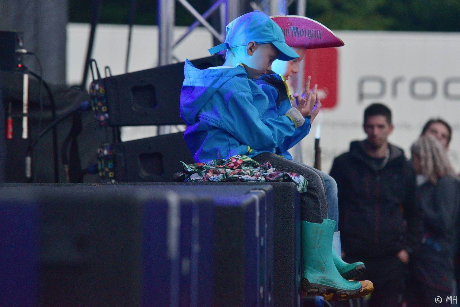 V Holýšově v pátek zima nebyla. Pekelný poloostrov přivítal Harlej, Vypsanou fiXu nebo Iné Kafe